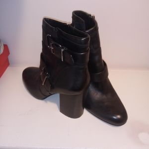 Vince camuto size 9 booty women